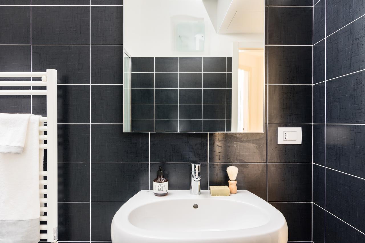 Joivy Sunny 1-Bed Flat With Balcony Apartment Milan Bagian luar foto