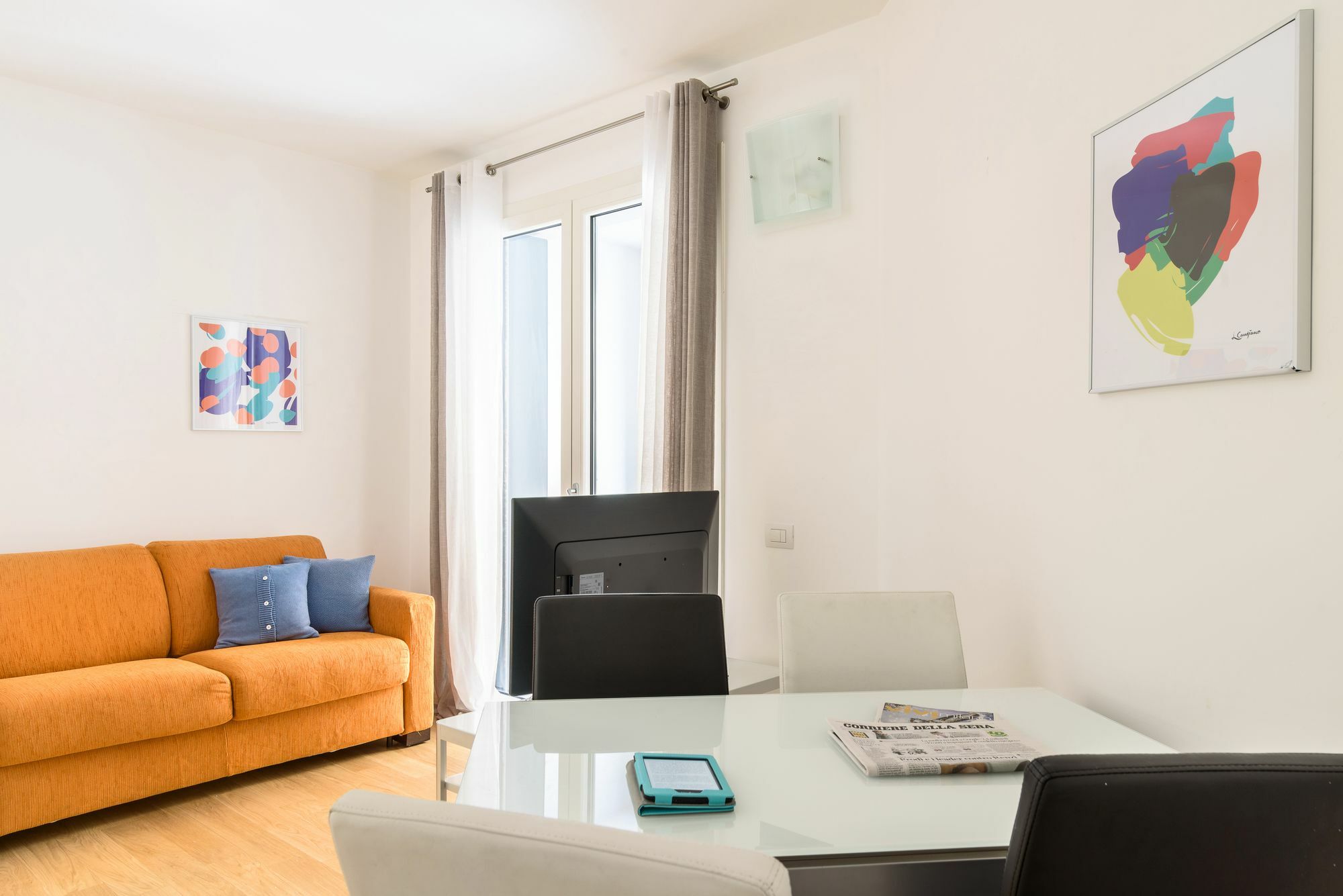 Joivy Sunny 1-Bed Flat With Balcony Apartment Milan Bagian luar foto